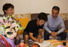 女足中場(chǎng)傷別奧運(yùn) 新“黃金腿”完成首賠