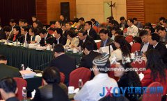 江西代表團舉行全體會議 鹿心社主持陳雷到會聽取意見