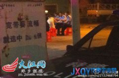 萍鄉特警開警車著警服帶女宵夜遭網友吐槽