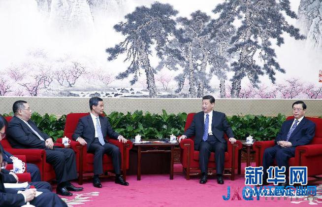 （XHDW）（1）習(xí)近平會(huì)見梁振英、崔世安 