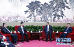 習(xí)近平會見梁振英、崔世安