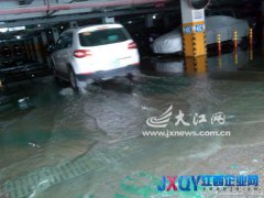南昌撫生路眾鑫城上城小區建設存硬傷 污水直排