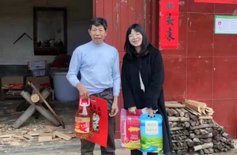 平安人壽贛州中心支公司積極開展定點幫扶鄉村走訪慰問活動